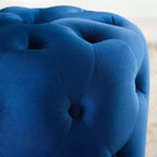 Pouf rond capitonné en velours performant